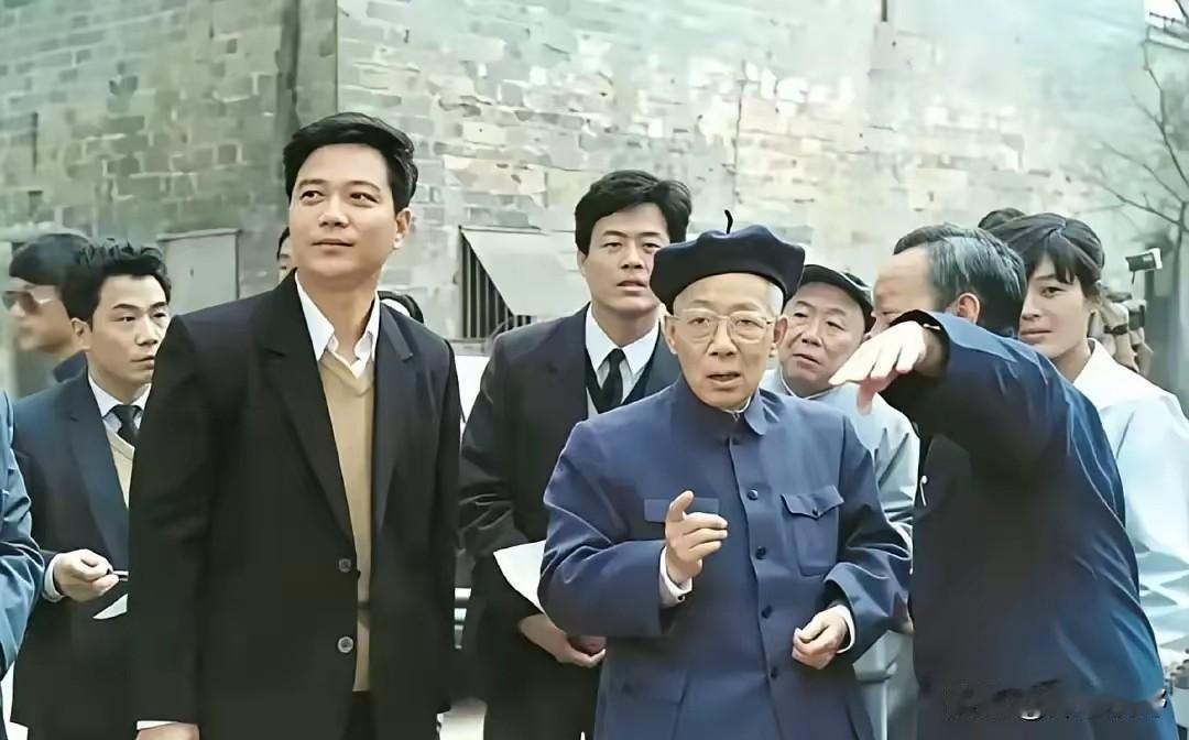 1990年，江西赣州迎来了一位分量极重的老领导——中顾委常委陈丕显，专程来到赣州