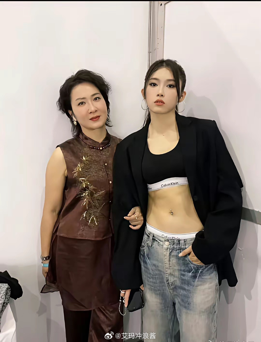 吴艳妮才是最早一批的王诗龄吧，妈妈有钱养出来的小孩就是漂亮有气质。