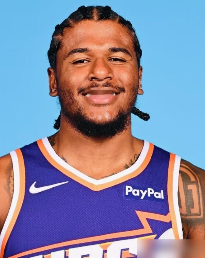 两天前，杰伦·格林还是淘汰勇士的英雄。单场36分，8个三分，一个人...