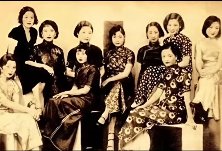 民国时期，妓女是一门公开的职业。从事者需要有健康证和营业执照等证件。