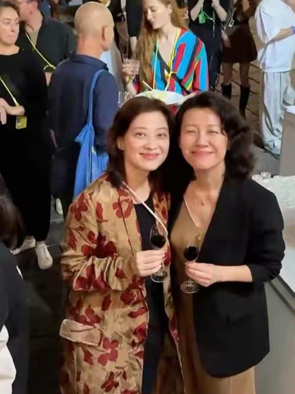 演员梅婷说：我跟刘琳是特别好的闺蜜。2004年，我们一起合作了《香樟树》，直到《