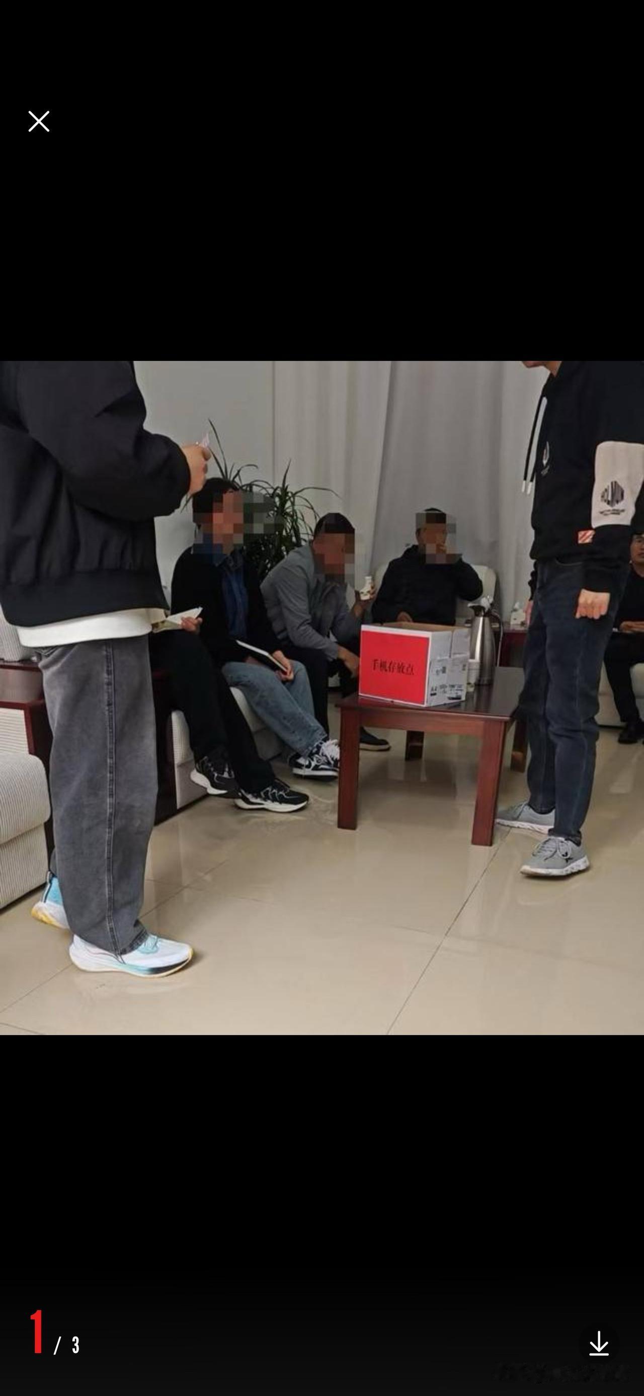 23岁小伙子自带挖掘机，为社区修路坠崖身亡，社区只愿给10万“人道赔偿”，家属
