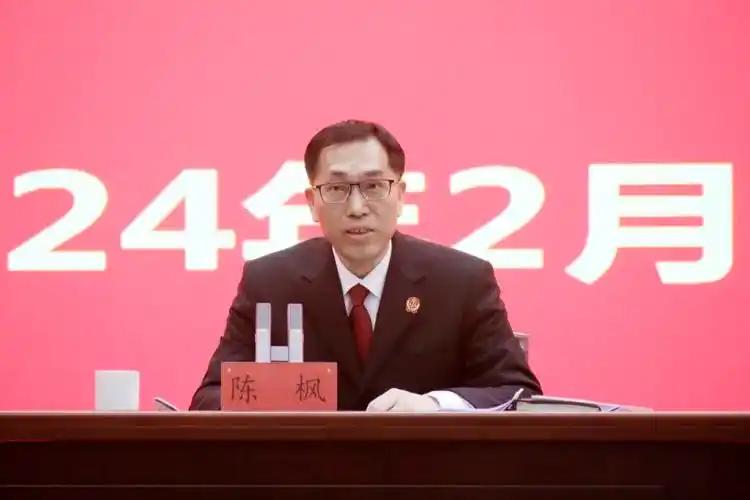 法学界学者陈枫：加强对外嫁女性的管理已经刻不容缓。他建议，只要中国女孩嫁给老外，