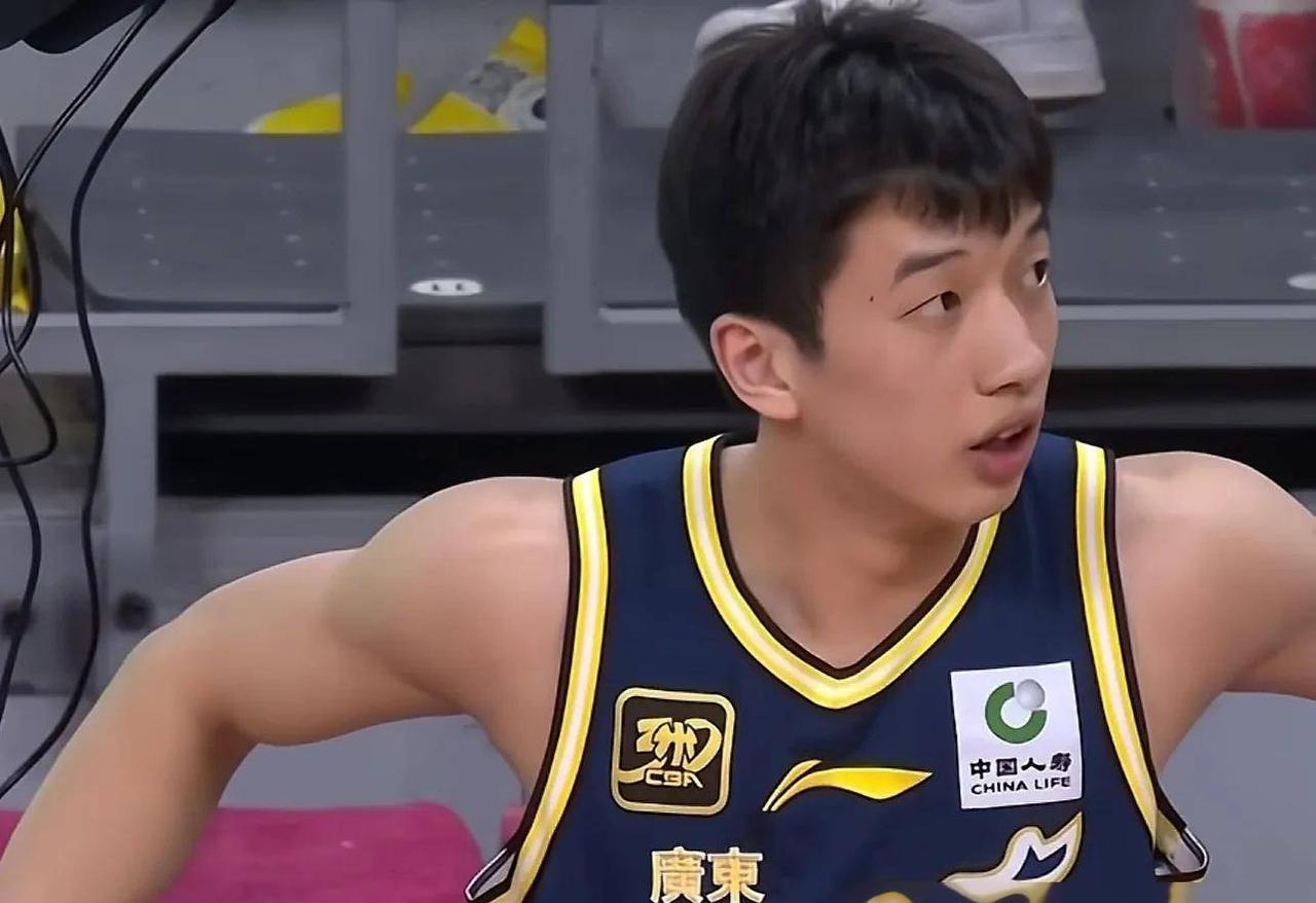 杨溢左右为难！中国男篮U19不敌加拿大男篮U19后，杨溢7投1中的表现让人失望