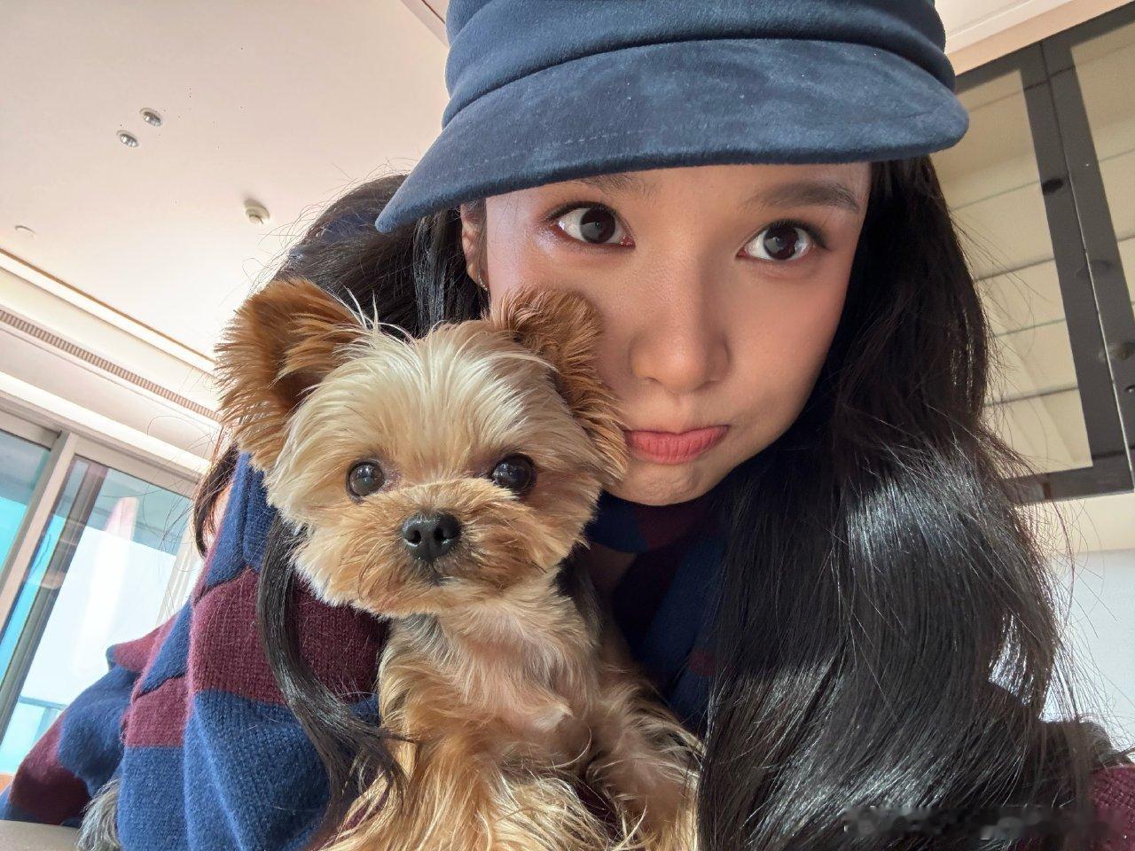 张婧仪就这样大方展示素颜怼脸，拒绝容貌焦虑