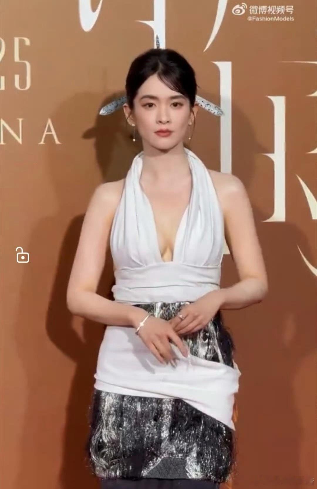 陈昊宇、喻言今日活动红毯图谁赢了​​​