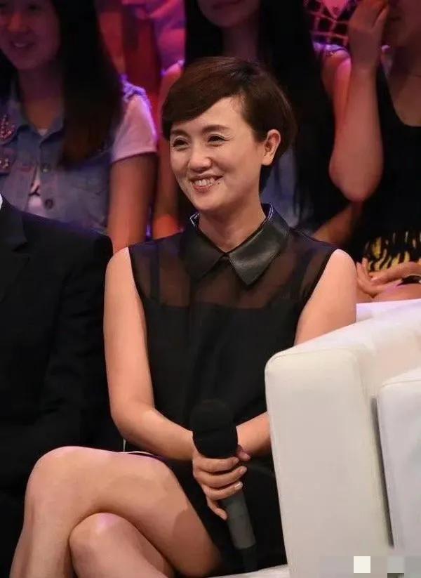 我跟妈说朱媛媛去世了，她问那是谁？我说就是演贫嘴张大民媳妇那个，给她看了一眼照片