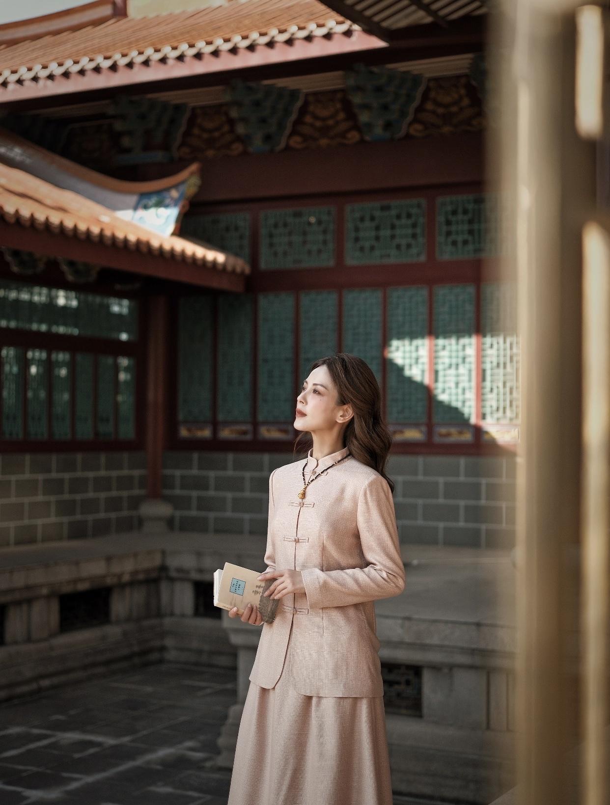 什么样的女人更有魅力乐观的女人有吸引力，能积极面对生活中的困难。