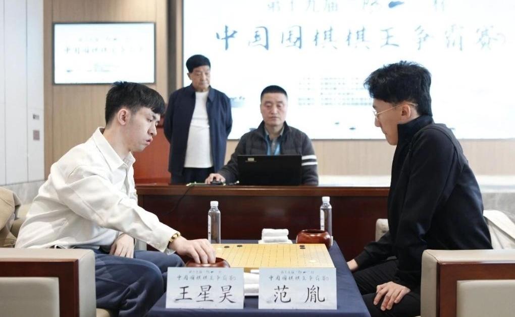 新棋王诞生~争霸赛王星昊首夺棋王3月27日，第19届阳山杯中国围棋棋王争霸