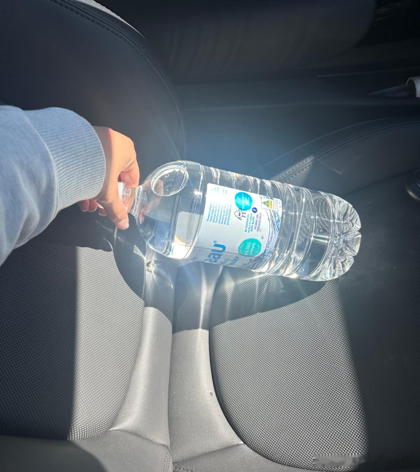 一瓶矿泉水把我车座椅烧个洞