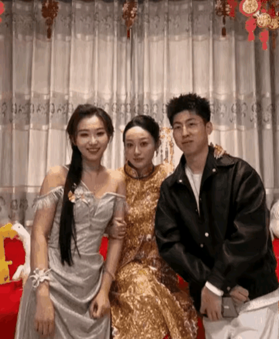 新娘:我又吃饱了一次。