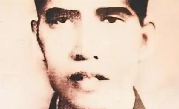 阻击阵地上一共9名战士，子弹打没了，粮食吃光了，对面美军一个营的兵力正要发动进攻