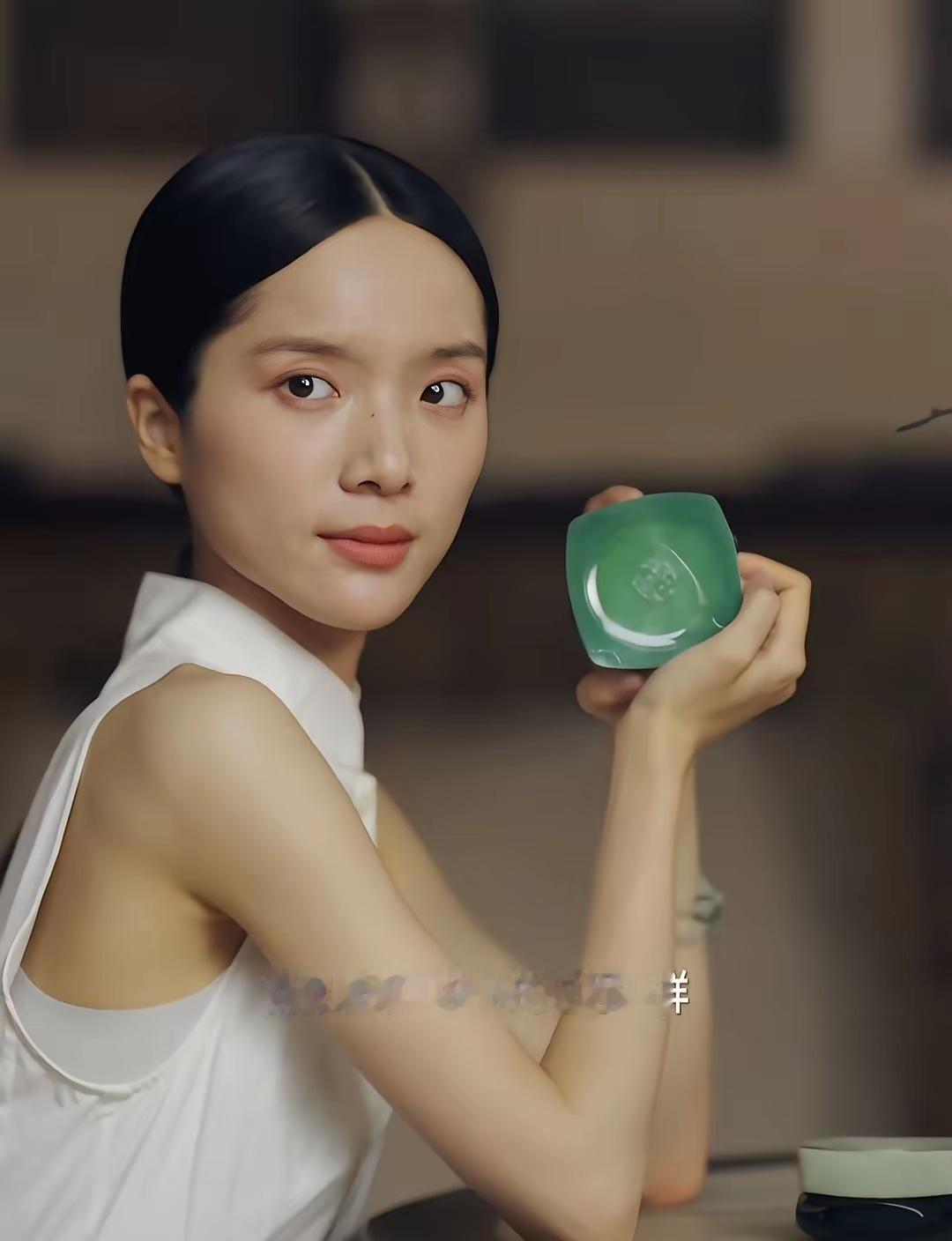 又一个离不开刘海的……这么看李思潼和流量花没戏了，只能走实力派路线。
