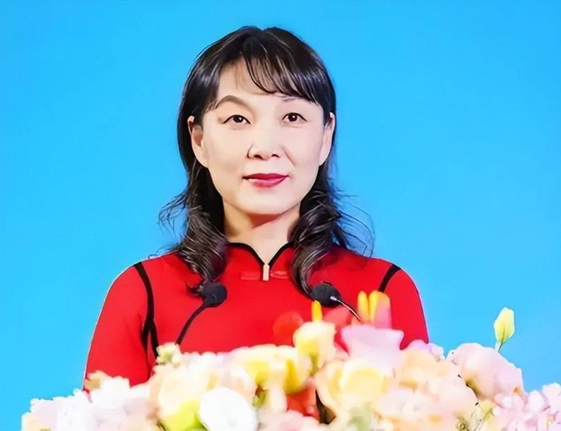 杜建英这次彻底输了！！！半分股权没捞着，信托只给孩子没她份杜建英五年