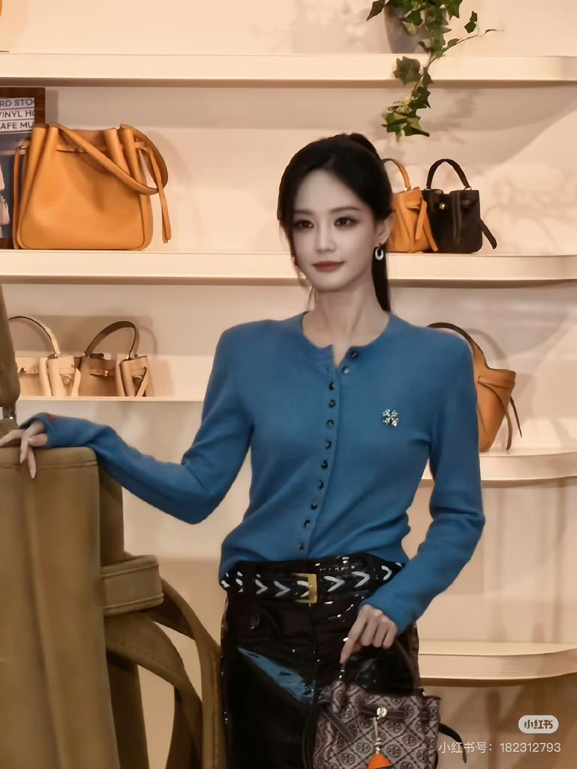 谁给李一桐画的眼线李一桐眼线不会是自己画的吧李一桐线下活动的眼线太懂扬长避短，拉