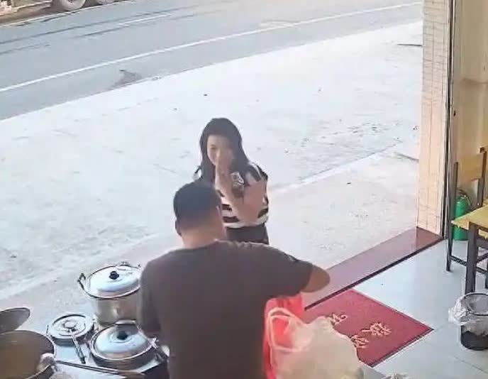 后续来了，还是个完美结局！广东早餐店的余老板，和自己16年前的初恋，在一个早晨重