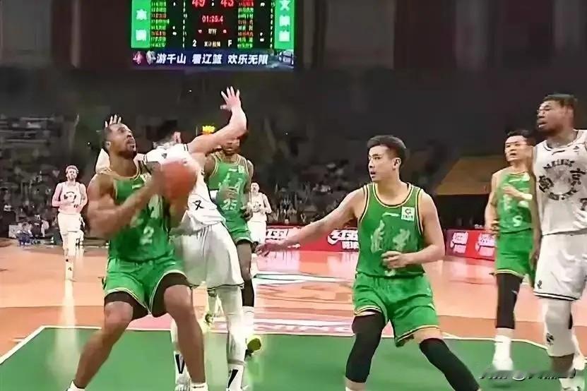 辽篮精神传承还有人！赵继伟+莱迪！辽篮近年先后夺下四个CBA总冠军，并筑就了