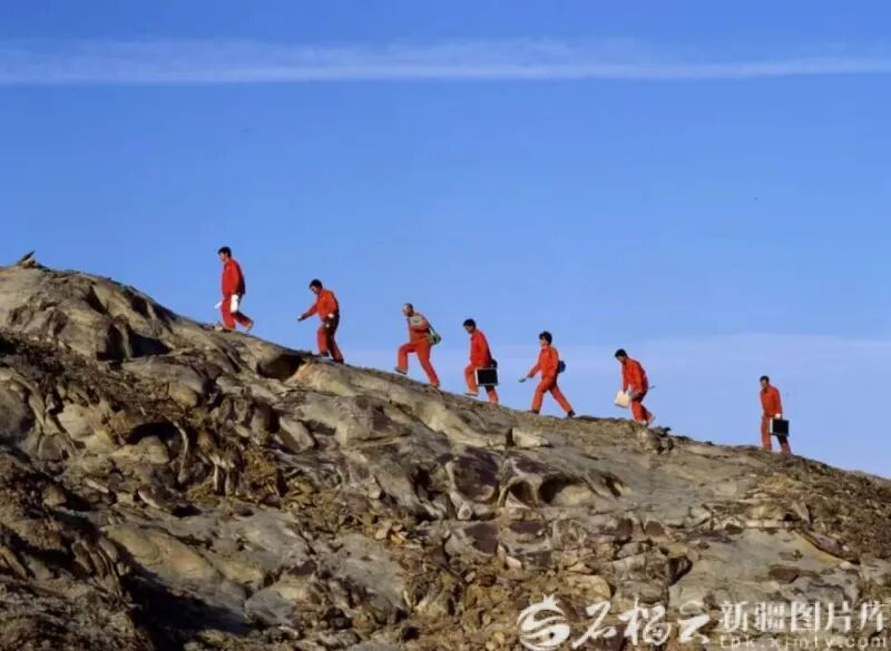 挖到宝了! 新疆发现高纯石英矿