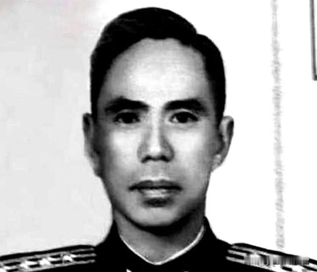 军统史上最狠的叛徒，叫李开峰。他不是偷走一份情报，他是直接走进敌人老巢，把整个上