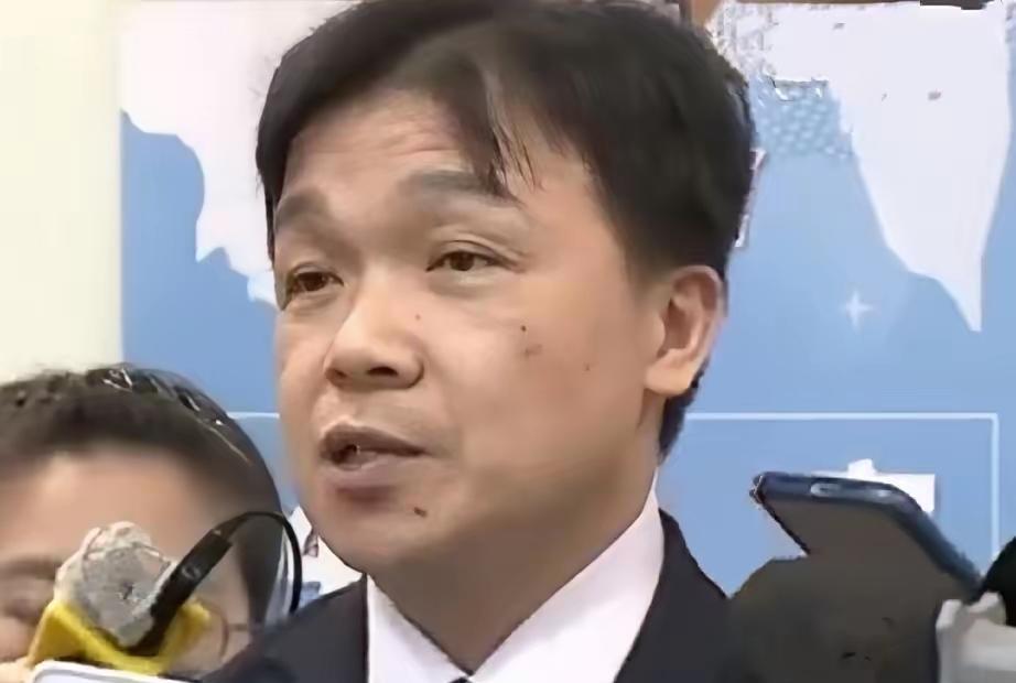 赖清德的梦碎了！9月4日，台陆委会副主委沈有忠表示：洪秀柱出席9.3阅兵是否违