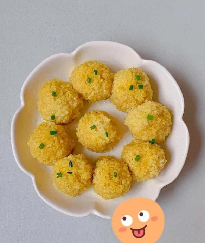 冬天一到，总想来碗热腾腾的饭菜暖胃吧？小米这小家伙，别看它不起眼，蒸起来却能变身