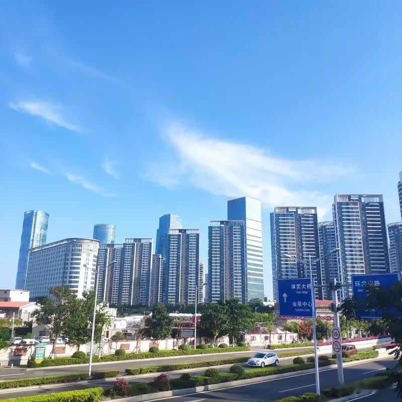 厦门楼市：已经到8月份，厦门楼市也就小阳春热过一波，之后行情迅速回落，新房二