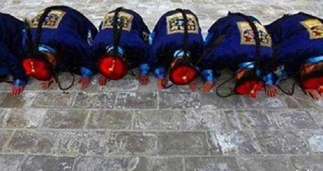 清朝的奴才不好当啊。1722年，康熙六十一年冬，北京雍亲王府内，一封来自镶白旗大