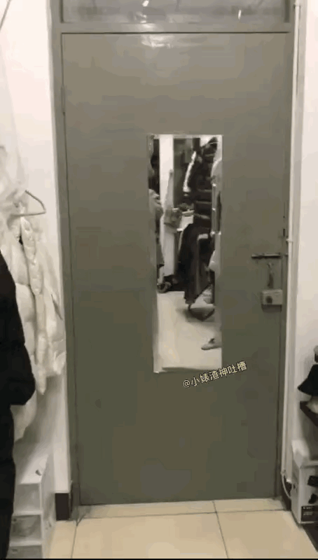 这是一个神奇的门。