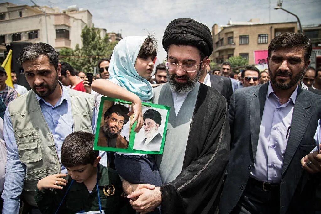 中东变天！哈梅内伊之子强势继位，伊朗强硬反击箭在弦上哈梅内伊之子穆杰塔巴接过