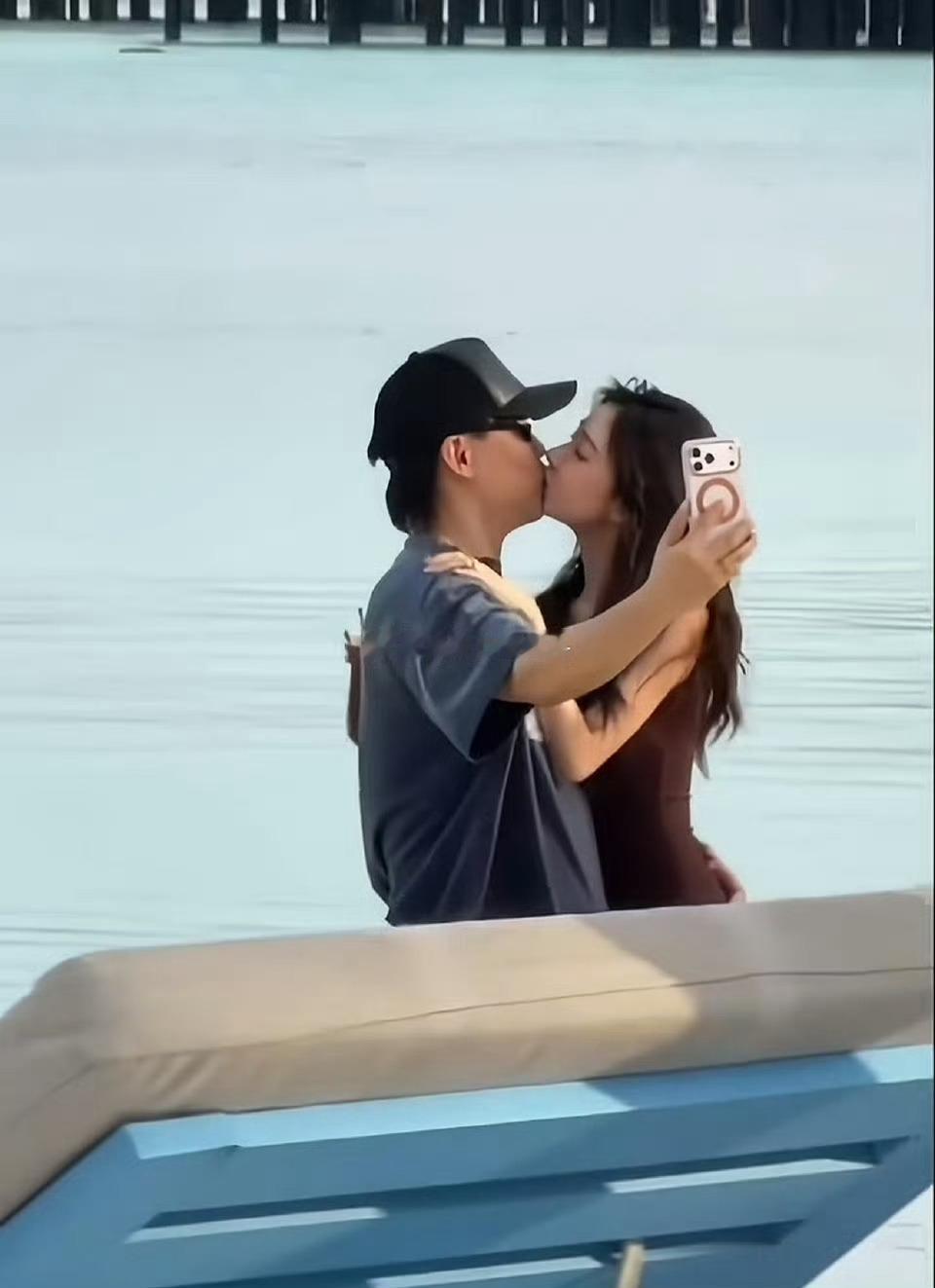 这哥们眼光挺好，之前跟郑爽谈过吧？