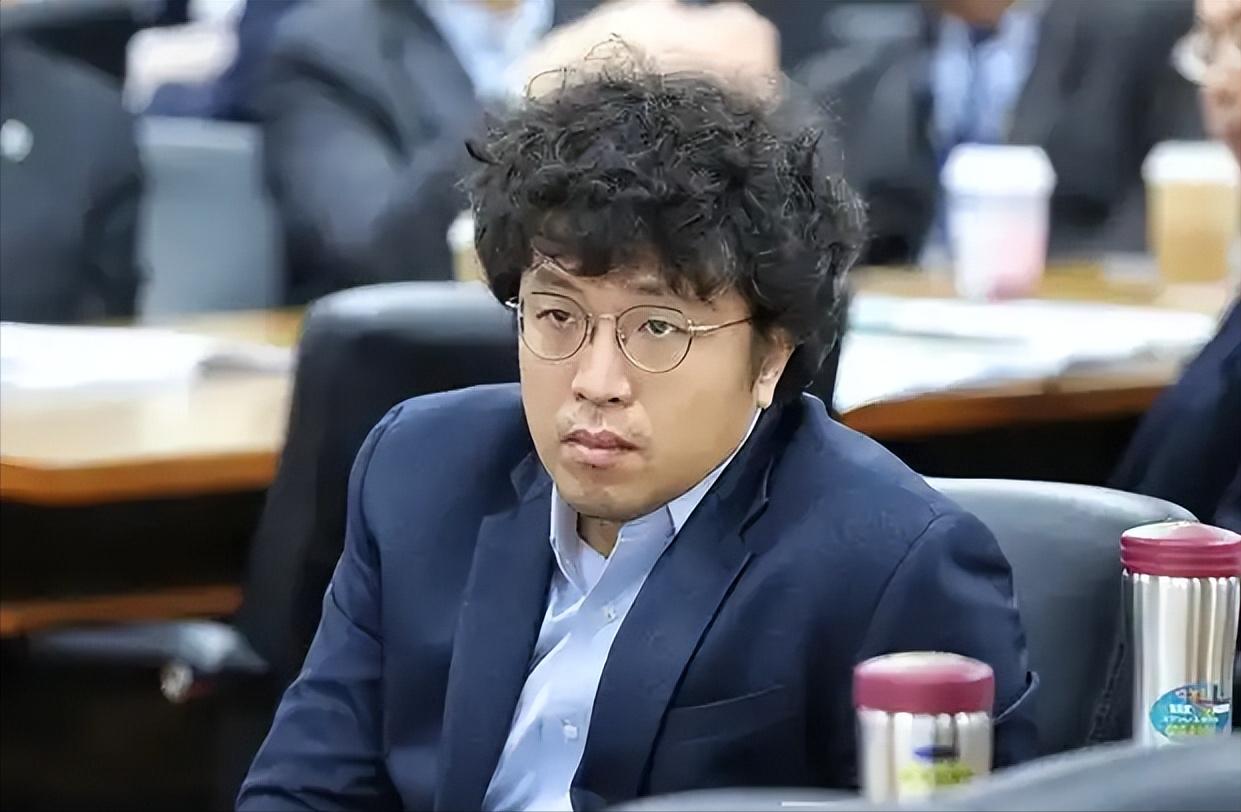 大陆立案调查沈伯洋,一天发两文呼救,王定宇开始做鸵鸟,装聋作哑,脸书上只字不提!