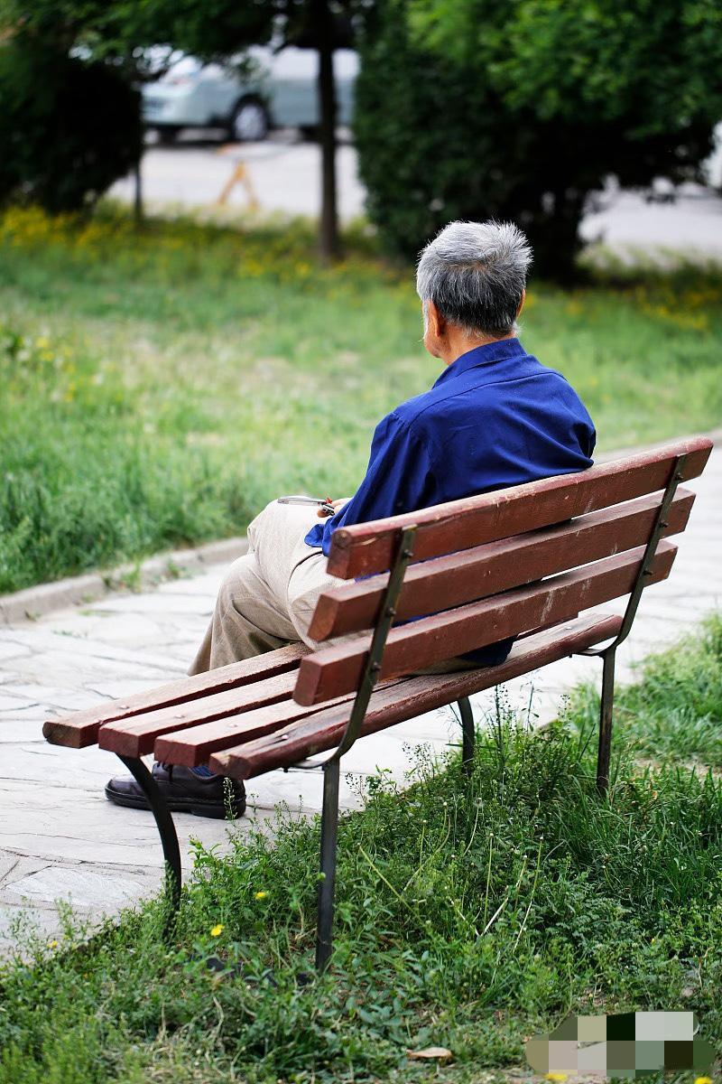 退休老师为啥都不爱凑热闹？真相不是清高，而是“怕了”！你发现没？好多老师一退休