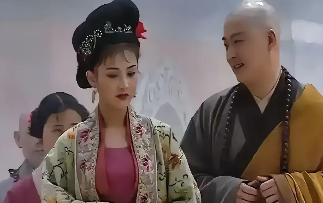 明朝中期，江西有个寺庙以“求子灵验”闻名，妇人只需在“子孙堂”独住一宿，十有八九