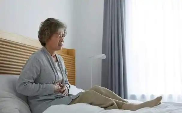 胰腺炎，常被称为“狡猾”的疾病，它不容易在初期显现出典型的症状，尤其是在早期阶段