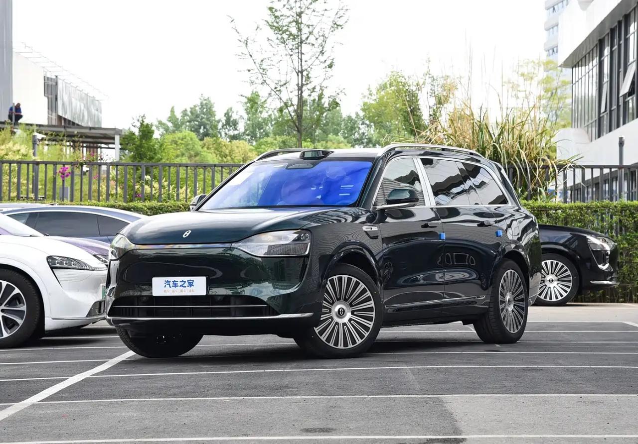 2025款问界M9官方核心信息2025款问界M9于2025年3月20日上市