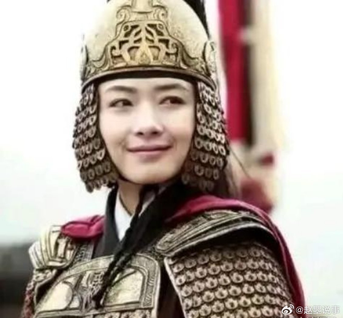 1561年，戚继光在外偷偷纳了小妾，并生了5个儿子，妻子王氏得知后，抄起一把长刀