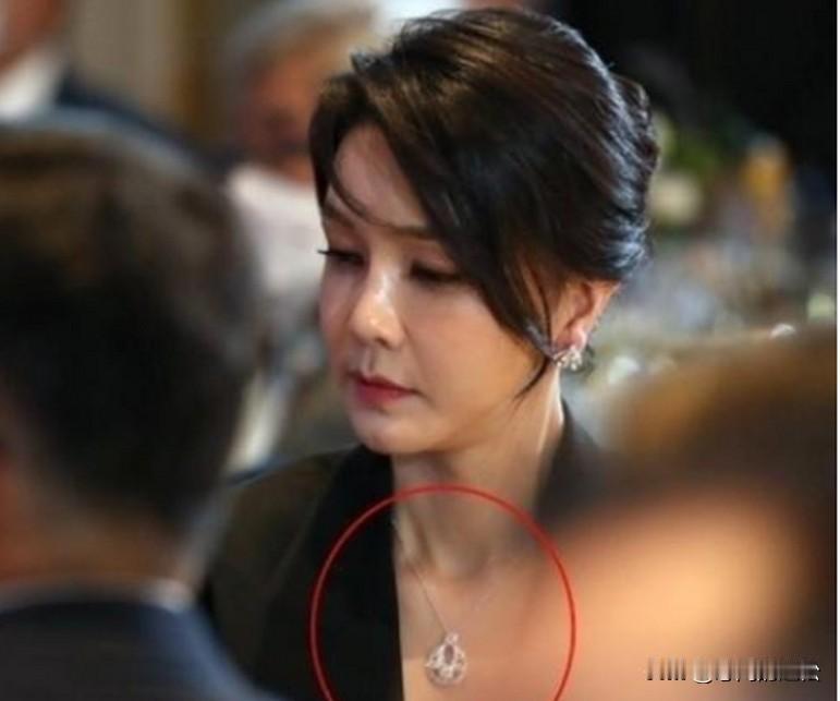 金建希价值6000万韩元的项链是在自己哥哥的岳母家发现的！这是金建希没有预料到