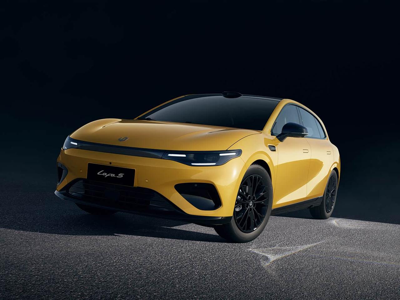 近期两款新出来的高配高颜值小车，一款是零跑Lafa5，8295芯片+激光雷达，C