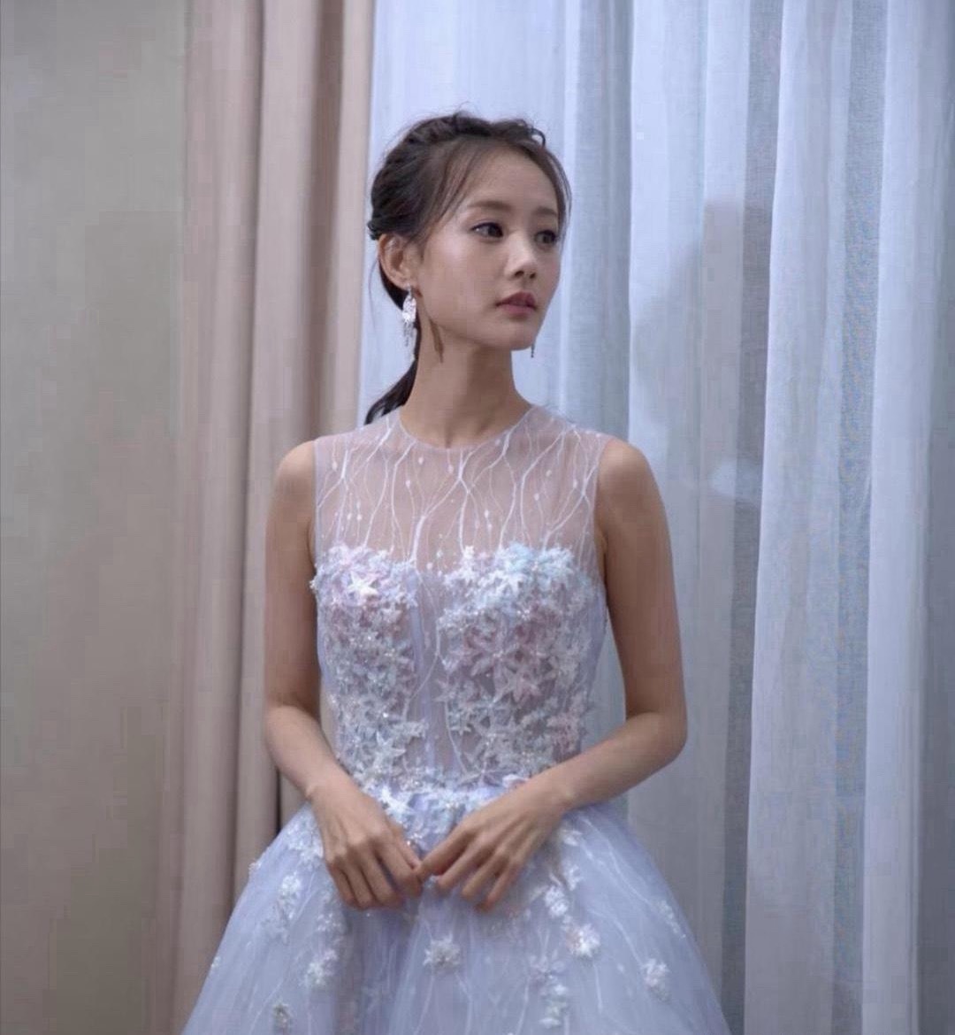 李一桐早期的照片看起来好青涩