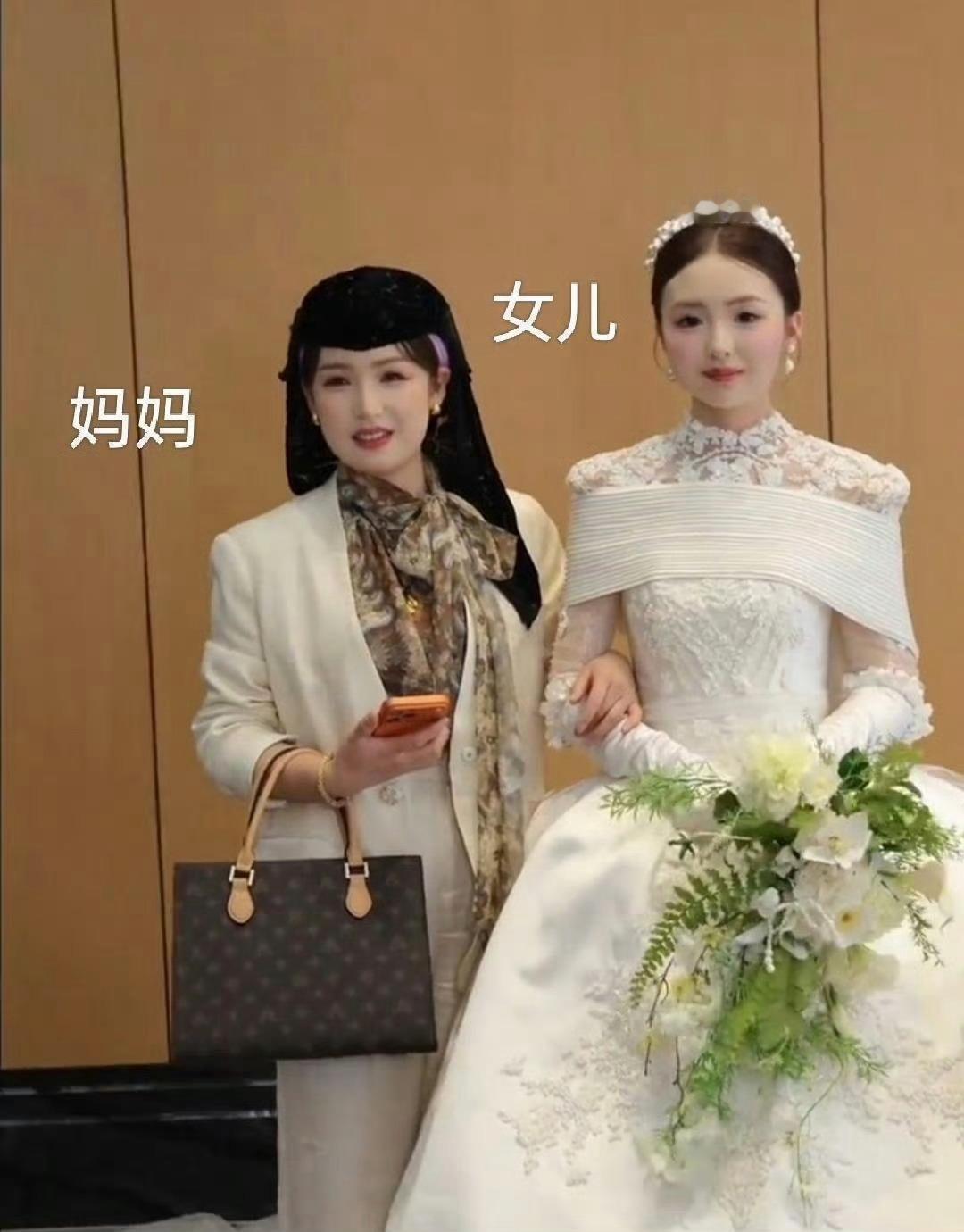 新娘的妈妈才32岁，回族人好漂亮。