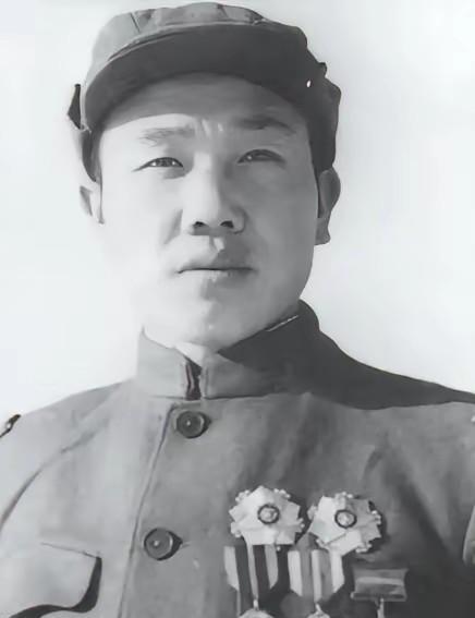 1950年11月29日，一位志愿军排长无视上级命令，放弃驻守高地，放走了美军的5