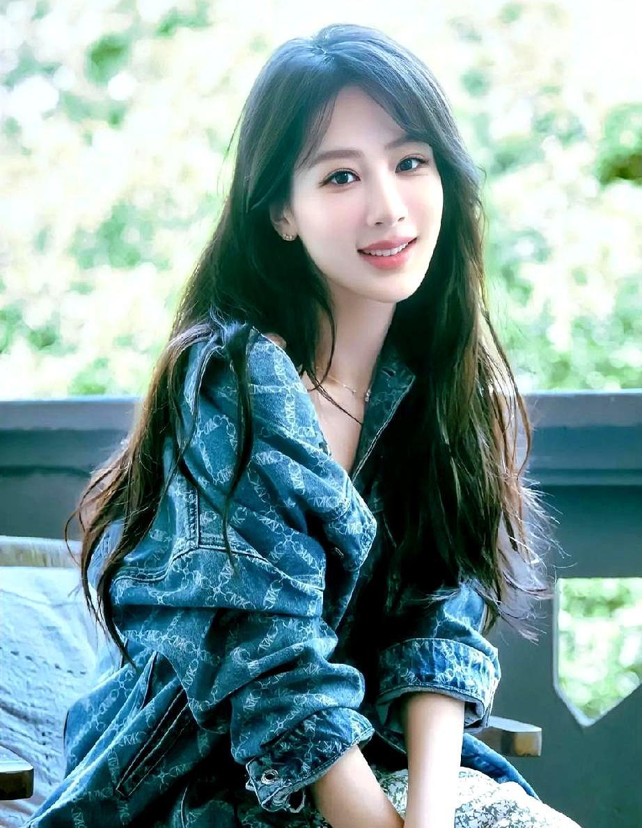 34岁硬演14岁青楼女，你刚想骂装嫩，她却掏出个上海滩女首富。开机前杨紫跑