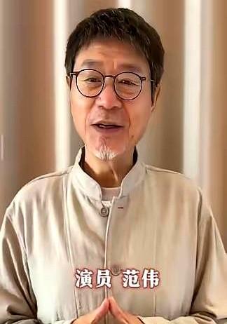 胡子也白了。范伟在超市被拍到，整个人瘦了一大圈，胡子全白了，看着比旁边的老搭档赵