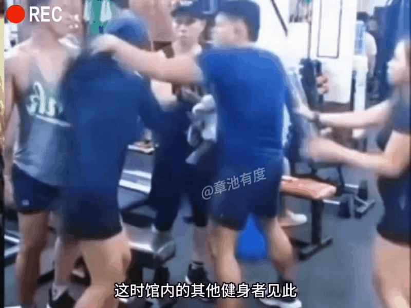 这女子可真是太怂了，挨了老公一巴掌都不敢吱声。有个女子热衷于健身，尤其喜欢健身