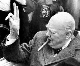 为什么总有人说丘吉尔毁掉了英国？1940年，丘吉尔刚接任首相，面对纳粹德国的凌