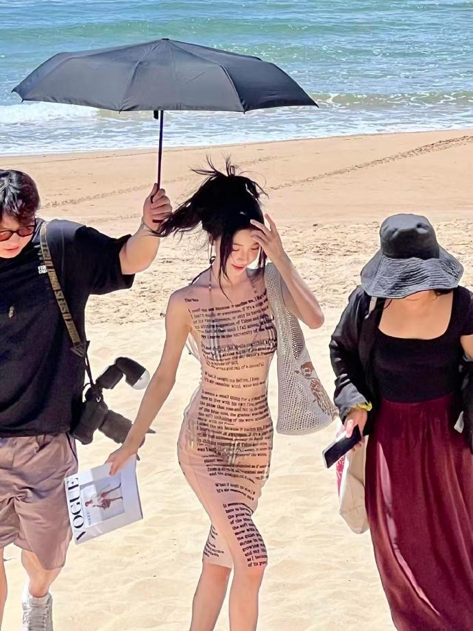 易梦玲这身透视裙太露了吧，这造型绝了