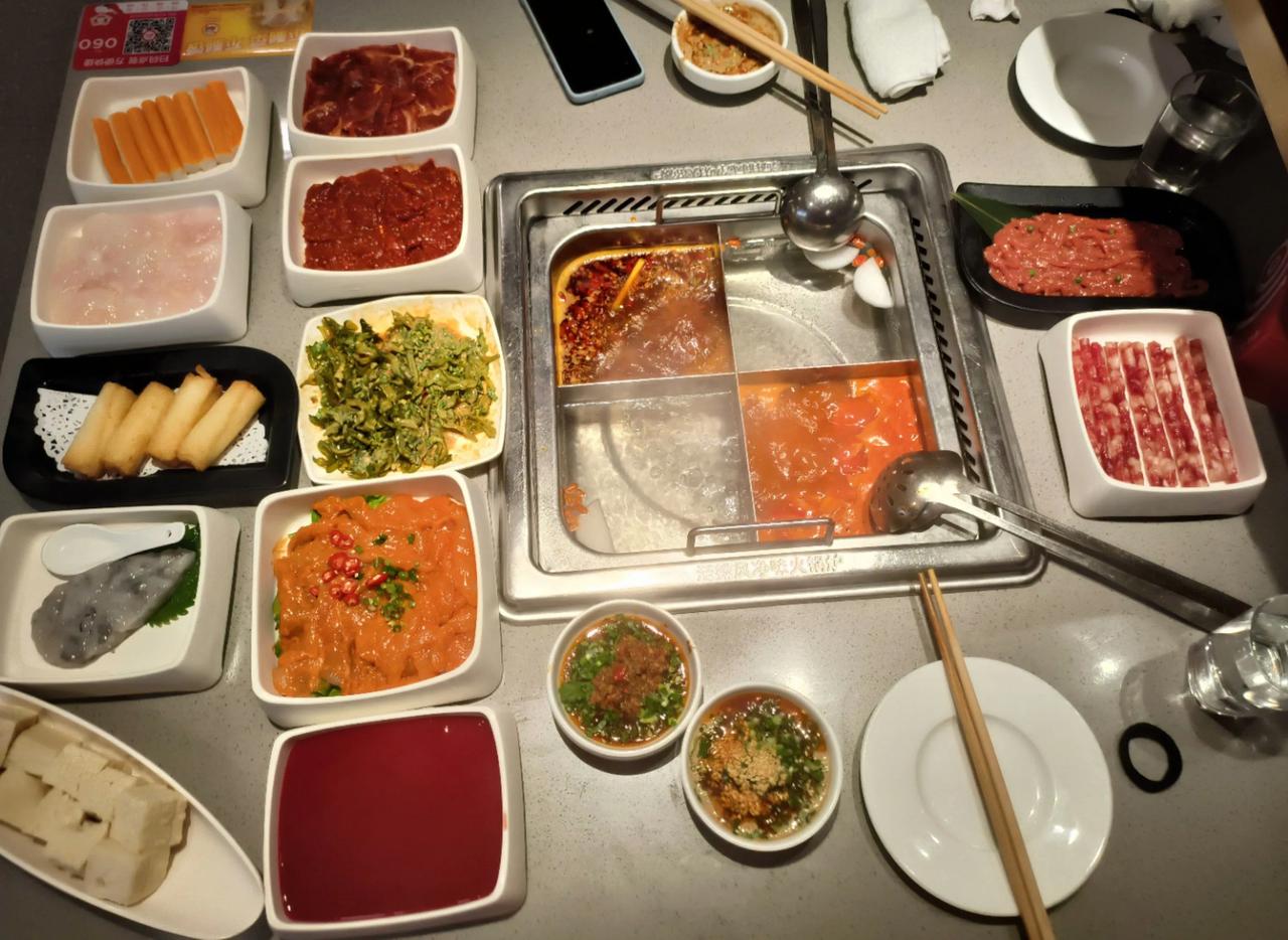 海底捞又出事了！1月8日，据一媒体报道，海底捞继“小便门”之后又出事了，202