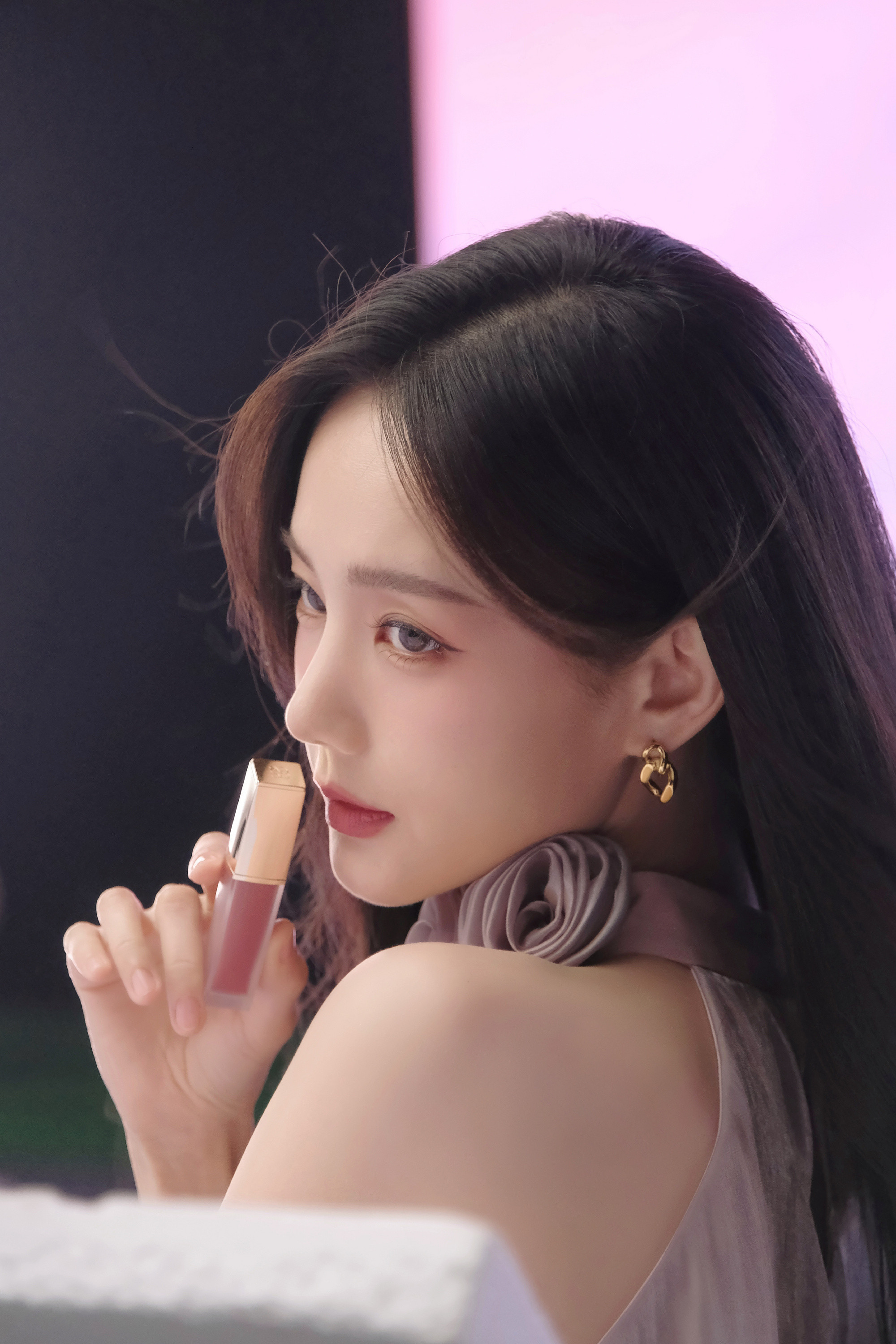 李一桐，光感通盈，轻润有型​​​