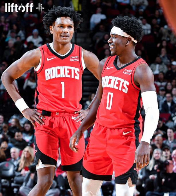 火箭队首发阵容看起来非常的强大，得分能力也很强，但是有NBA专家布伦登·怀廷在自