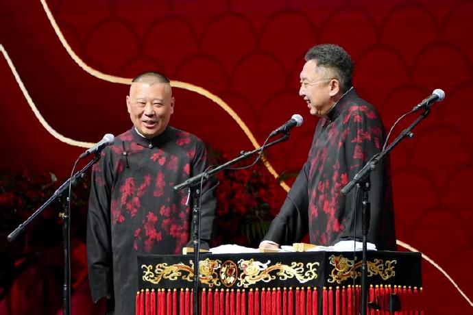 郭德纲三亚演出，带着俩副总，一个人力资源总监来的！返场，郭德纲介绍栾云平、烧饼、